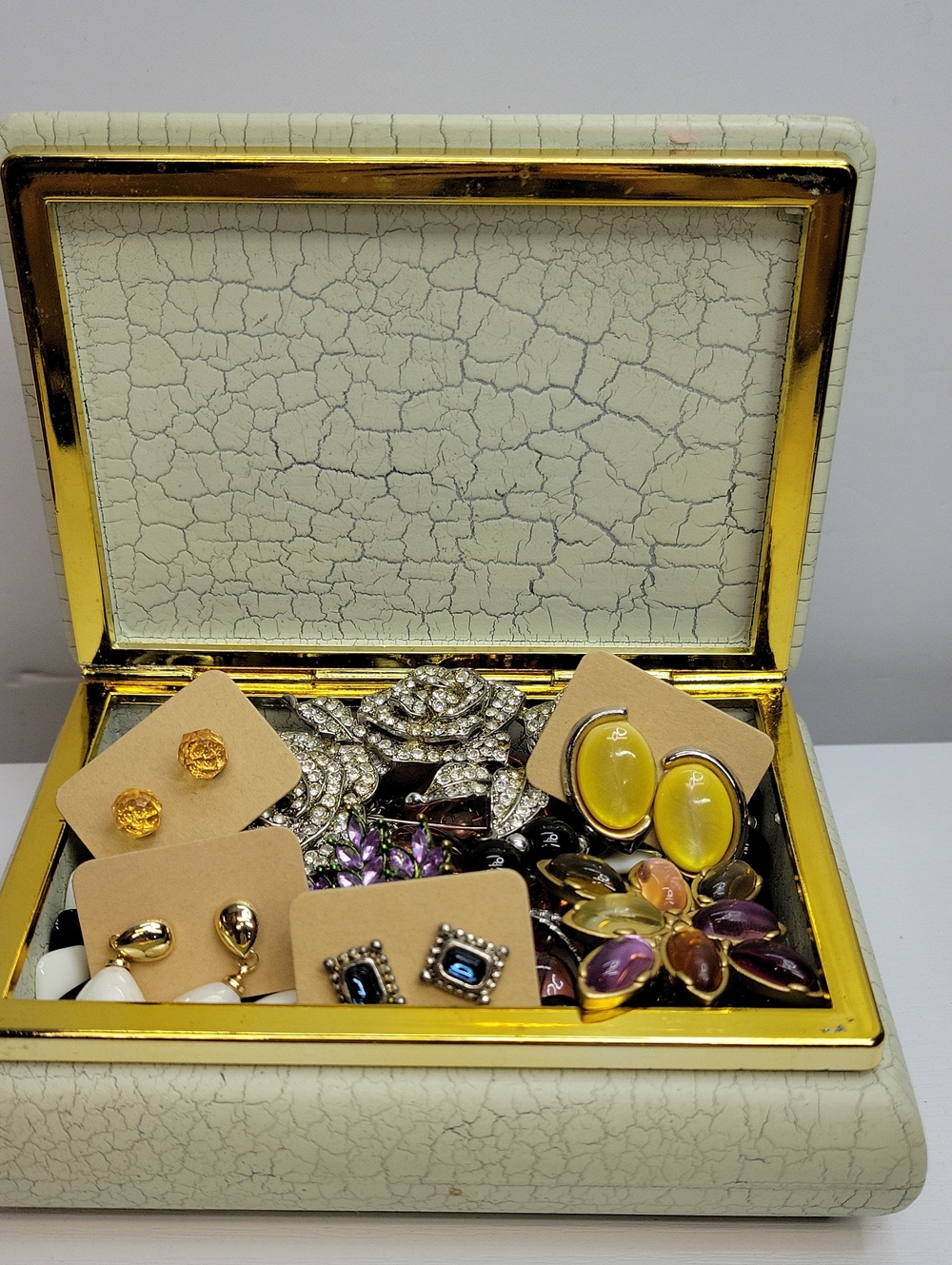 Italy Trinketbox Filled With Jewelry